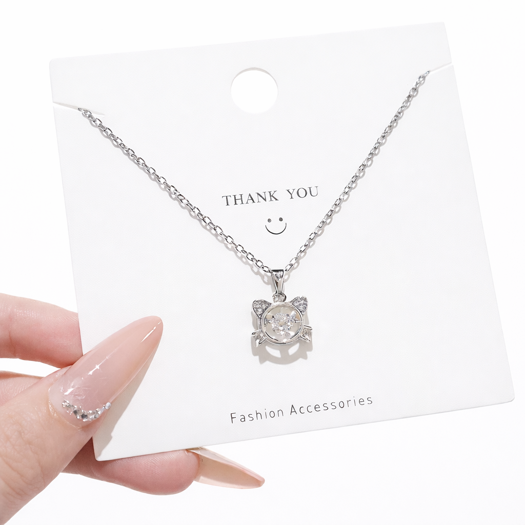 zilverkleurige kattenketting met fonkelende steen